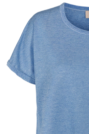 Kay Tee | Silver Lake Blue | T-shirt med glimmer fra Mos Mosh