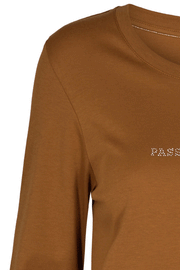 Passion Stud Tee LS | Roasted Pecan | Langærmet t-shirt med sten fra Mos Mosh