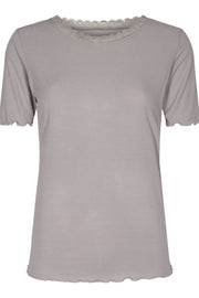 Natalia SS Lace Blouse | Warm Grey | T-Shirt fra Liberté Essentiel