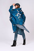 Japanischer Blütenponcho | Blau | Regenponcho von Rainkiss 