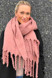 Zedi scarf | Rose | Halstørklæde med snoede frynser fra Stylesnob