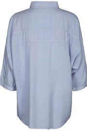 Everlyn Shirt | Light Blue | Lyseblå skjorte fra Sofie Schnoor