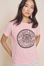 Yara Anniversary Tee | Rose | T-shirt fra Mos Mosh