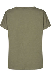 Yara Anniversary Tee | Army | T-shirt fra Mos Mosh