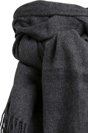 Joli scarf | Charcoal | Tørklæde med frynser fra Stylesnob