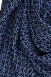NESSA SCARF | Blå | Stort vævet tørklæde fra STYLESNOB