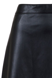 Frilla Faux Skirt | Black | Nederdel i imiteret læder fra Neo Noir