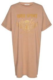 Vera T-shirt | Camel | Lang t-shirt fra Sofie Schnoor