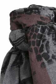 ILY SCARF | Brown | Vævet tørklæde med print fra STYLESNOB