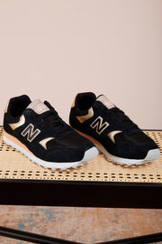 393 | Black with Light Gold Metallic | Sneakers fra New Balance