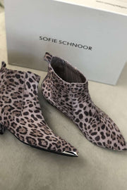 Frida Boot | Grå leopard | Støvler med print fra Sofie Schnoor