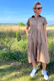 Ilona Shirt Dress | Light Brown | Kjole fra Liberté