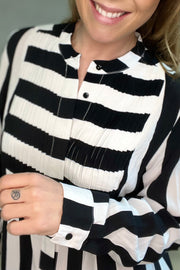 Stripe pleat dress | Stripe Black/white | Kjole fra Costamani