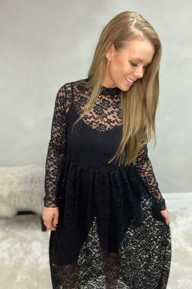 Eloise Lace Dress | Black | Kjole fra Black Colour