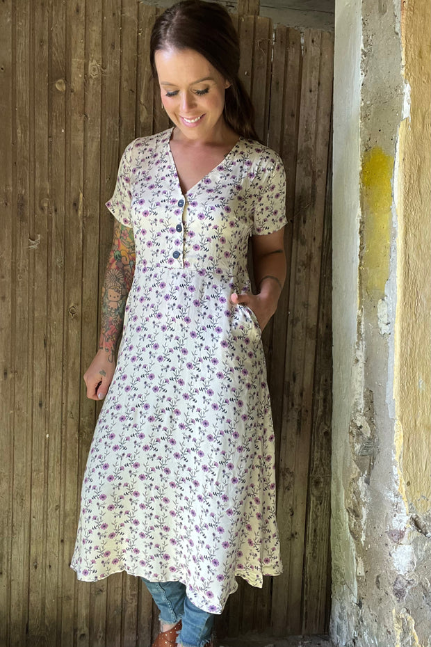 Anja Dress | Creme | Kjole fra Lollys Laundry