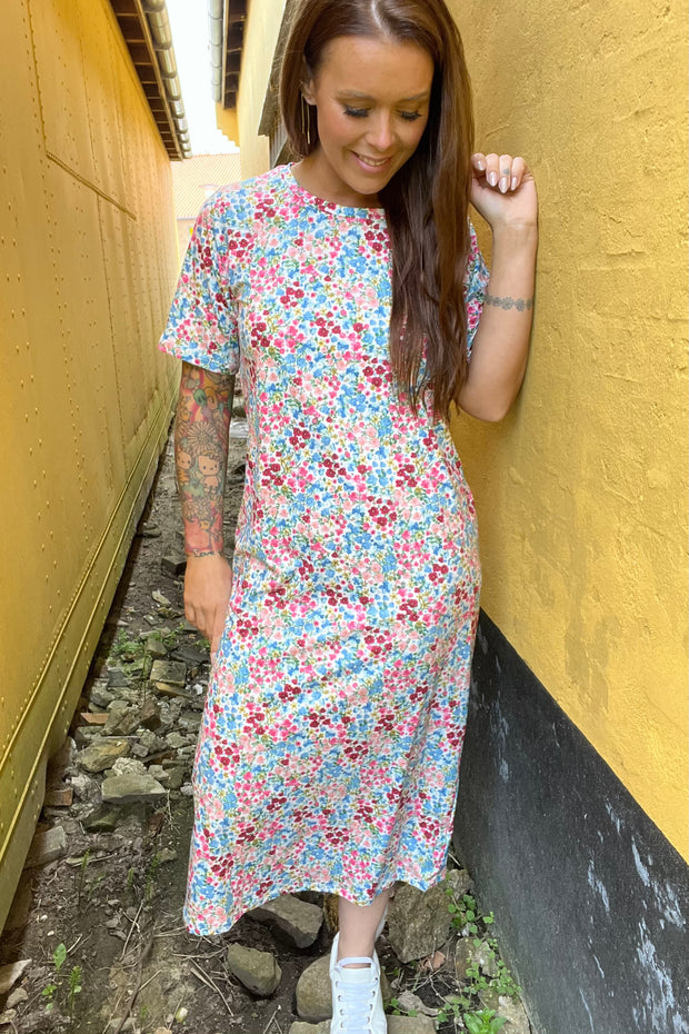 Alma Tshirt-Dress | Grandma Flower | Kjole fra Liberté