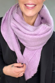 Whitney Boucle Scarf | Lavender | Tørklæde fra Black Colour
