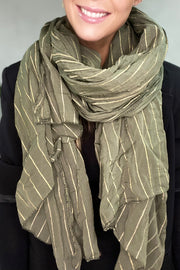 Elise Gold Stripe Scarf | Army | Tørklæde fra Black Colour