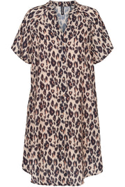 Siva Dress | Leopard | Kjole fra Prepair