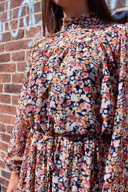 Jasmin Dress | Orange Flower | Kjole med blomterprint fra Liberté