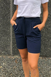 Lizy-Sho | Navy | Shorts fra Freequent