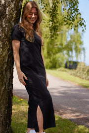 Rebekka Dress | Black | Lang kjole fra Basic Apparel