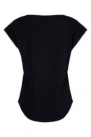 Nikoline T-shirt | Black | T-shirt med tryk fra Sofie Schnoor