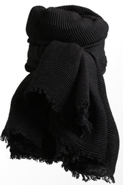 Wale scarf | Black | Blødt tørklæde fra Stylesnob