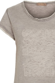 Trave | Grateful Taupe | T-shirt fra Marta du Chateau