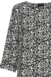 Zaki Dress Zahara | Sort / Hvid | Kjole med print fra Freequent